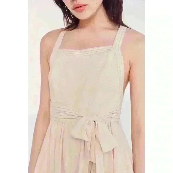 NWT Tan romper with a criss crossed open back - Picture 4 of 16